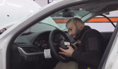 Aracını satmak isterken alıcıya cebinden para verdi! Eksperde dünyası başına yıkıldı