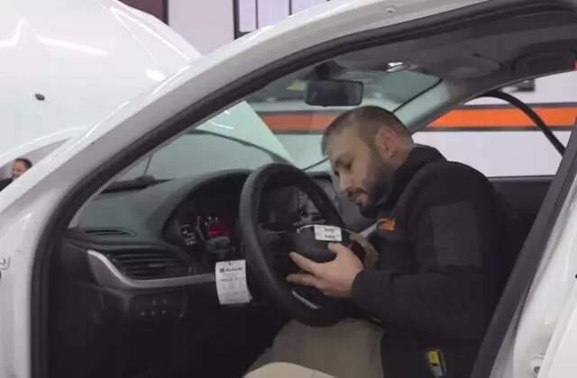 Aracını satmak isterken alıcıya cebinden para verdi! Eksperde dünyası başına yıkıldı