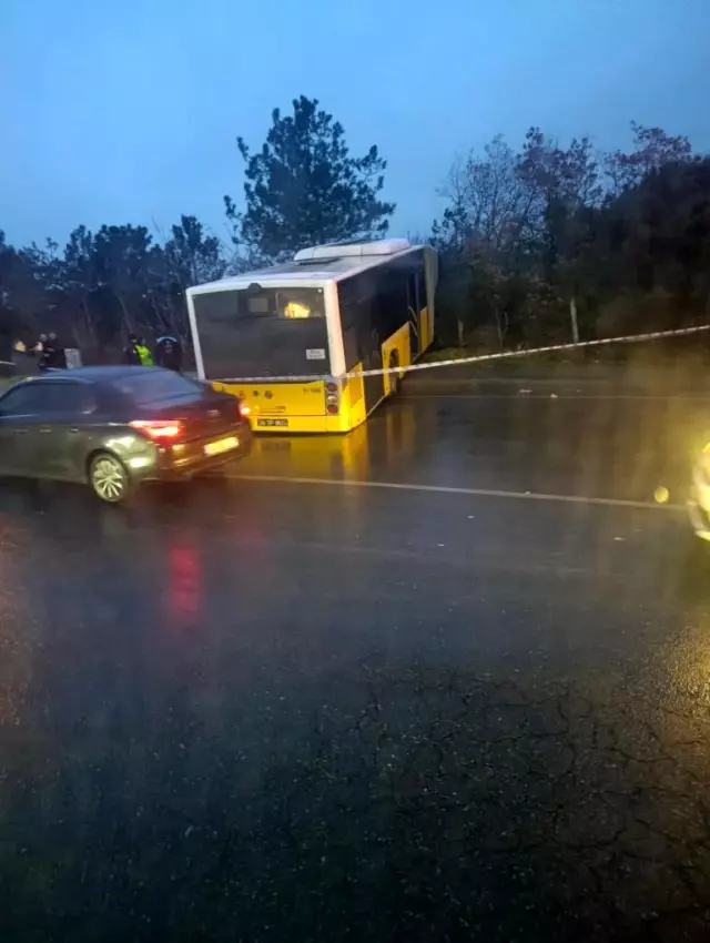 arnavutkoy de icinde yolcularin bulundugu iet 19494136 o