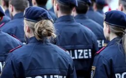 Avusturya polisinde çıplak fotoğraf skandalı: Merakı işinden ediyordu!