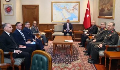 Bakanlığın servis ettiği fotoğraf sosyal medyayı ikiye böldü