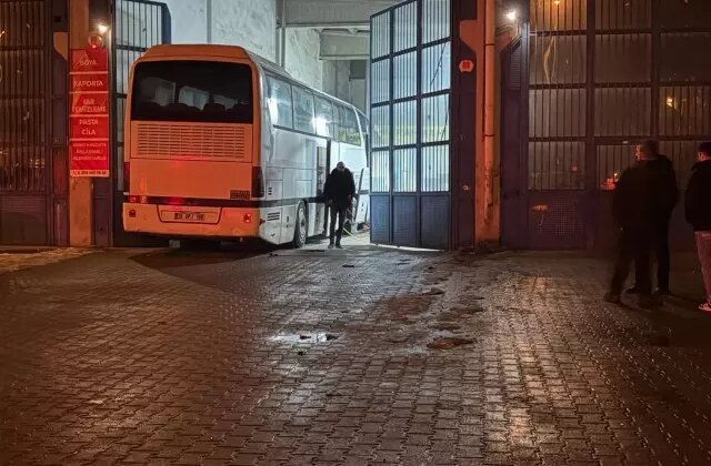 Bakım yaptığı otobüsün altında kalan tamirci hayatını kaybetti