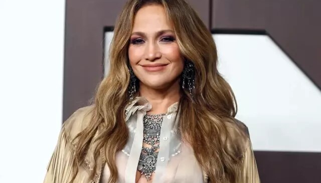 Bakmayın 56 yaşında olduğuna! Jennifer Lopez son pozuyla gençlere taş çıkartır