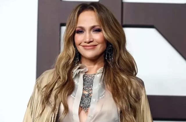 Bakmayın 56 yaşında olduğuna! Jennifer Lopez son pozuyla gençlere taş çıkartır