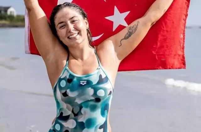 Bengisu Avcı, buz yüzmede Türkiye rekoru kırdı