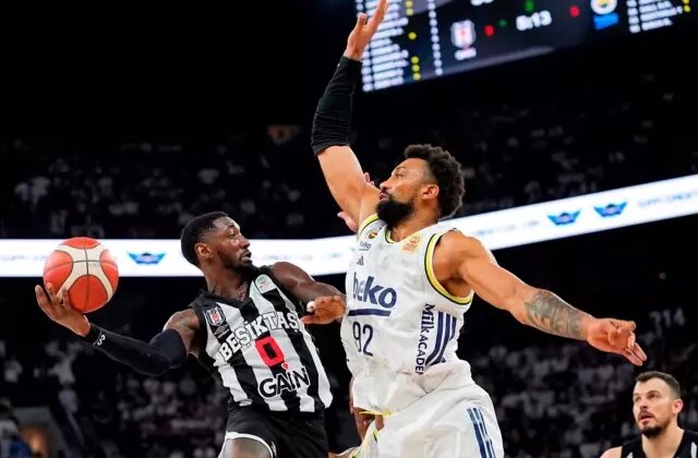 Beşiktaş bu sezon ilk kez kaybetti! Dev derbiyi kazanan Fenerbahçe Beko