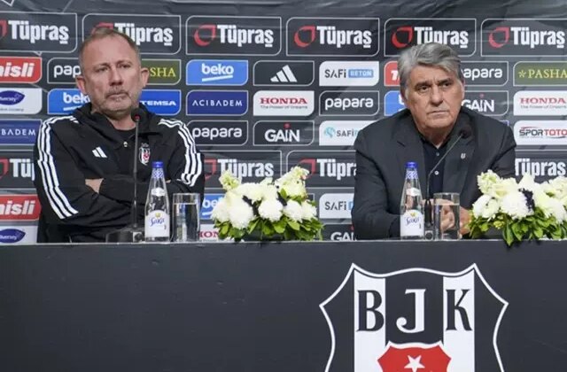 Beşiktaşlı taraftarlardan ‘Yönetim İstifa’ tezahüratları