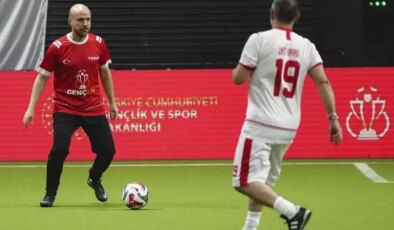 Bilal Erdoğan, eski milli futbolcuları topa tuttu