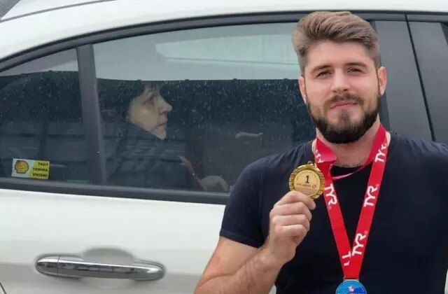 Bir annenin en zor anı! Teşhis sırasında adeta yıkıldı