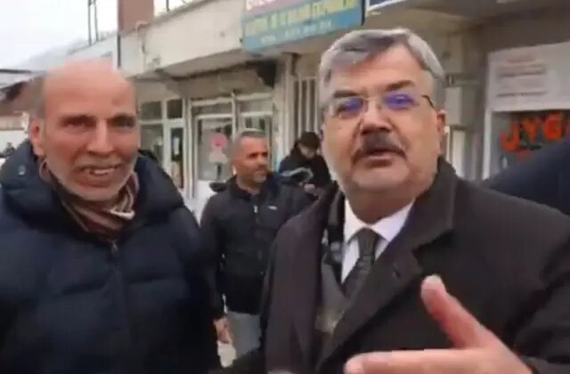 Bunu da gördük: Yaptığı iyiliği kamera önünde vatandaşa tane tane anlattırdı