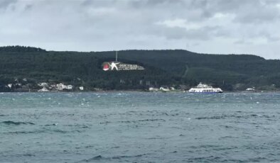 Çanakkale Boğazı fırtına nedeniyle çift yönlü trafiğe kapatıldı