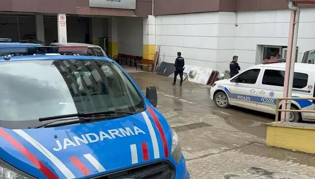 Çatıdan düşen bina yöneticisi hayatını kaybetti