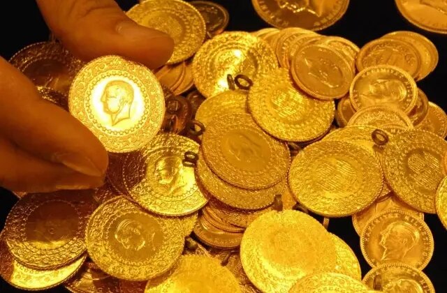 Düğünlerin vazgeçilmeziydi: Çeyrek altının fiyatını gören şaşıp kalıyor
