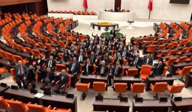 CHP’liler Meclis’te “Emekli” nöbetinde! Özel’den destek geldi