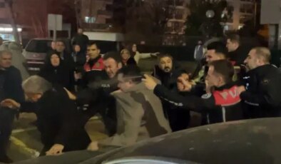 Cinayet davası sonrası adliye önü karıştı, polis müdahale etti: 4 yaralı, 12 gözaltı