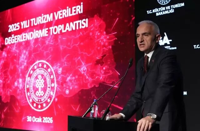 Cumhuriyet tarihinde bir ilk! Turizm geliri 65.2 milyar dolarla rekor kırdı