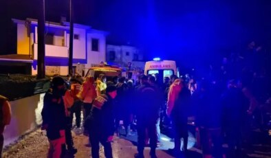 Datça’da sele kapılan aracın sürücüsü ağaç dalına tutunarak hayatta kaldı