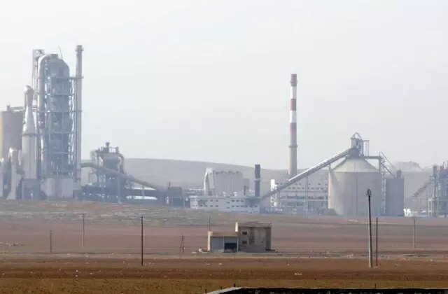 DEAŞ’la işbirliği yapmakla suçlanıyor! İşte Fransız şirketin Suriye’deki fabrikası