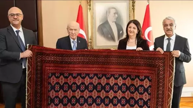 DEM heyeti, Öcalan’ın Bahçeli’ye hediye olarak gönderdiği kilimi vermiş