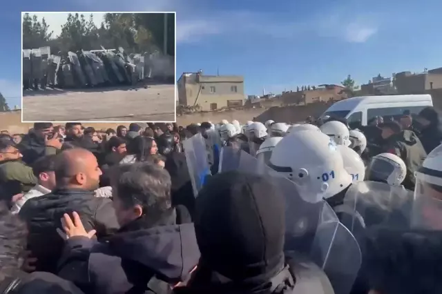 dem parti grup toplantisi ortalik karisti polise 19484222 4 o