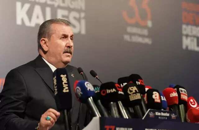Destici’den DEM Parti’nin saç örme akımına tepki: Bozkurt’un yelesidir, çakalın oyuncağı olamaz