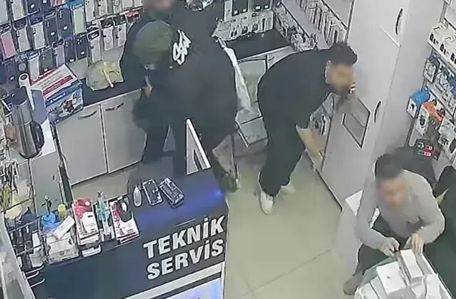 Doğubank’ta iş yerine ateş açan şüpheli yakalandı; silahlı saldırının yeni görüntüleri ortaya çıktı