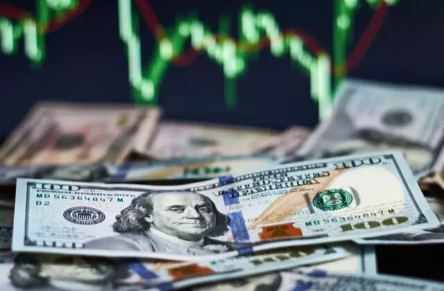 Dolar tarihte ilk kez 43 lirayı aştı