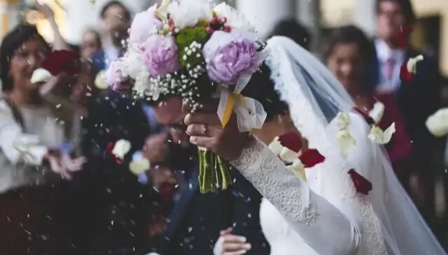 Düğünlerde bir devir kapanıyor! Davetiyelere IBAN yazılmaya başlandı