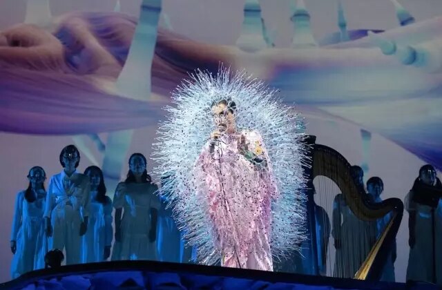 Dünyaca ünlü şarkıcıdan Trump’ın hedefindeki Grönland’a çağrı: Bağımsızlığınızı ilan edin