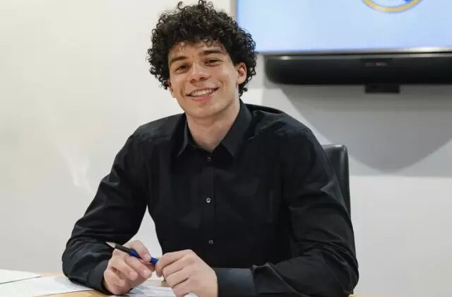 Efsane futbolcunun oğlu Real Madrid ile profesyonel sözleşme imzaladı