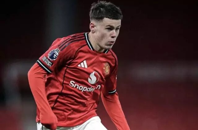 Efsane ismin oğlu Manchester United U18 ile ilk resmi maçına çıktı