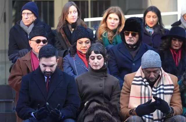 Eksi 13 derecede halkın önünde yemin etti, Mamdani resmen göreve başladı