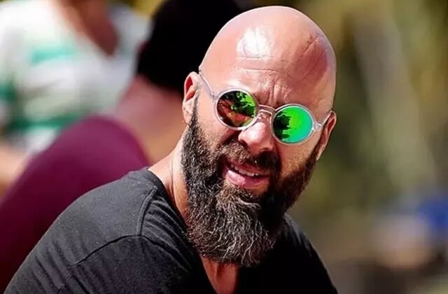 Esat Yontunç havalimanında gözaltına alındı