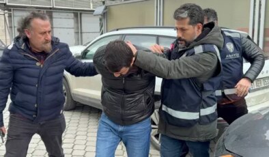 Eski eşini rahatsız ettiğini öne sürdüğü kişiyi bıçaklayarak öldürdü