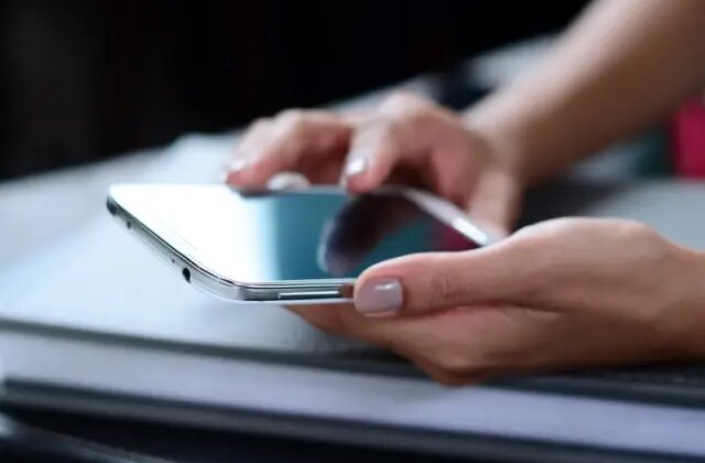 Evli olanlar dikkat: Mesajı ve çağrıları görüp cevaplamamak boşanma sebebi olabilir