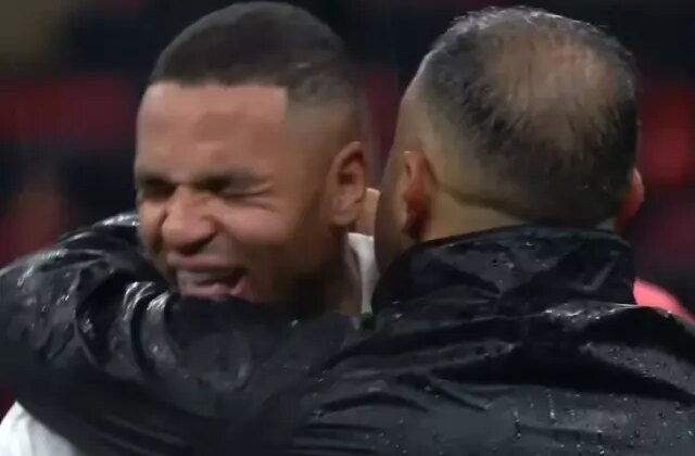 Fenerbahçe En-Nesyri’nin gözyaşlarına boğulmasına kayıtsız kalmamış