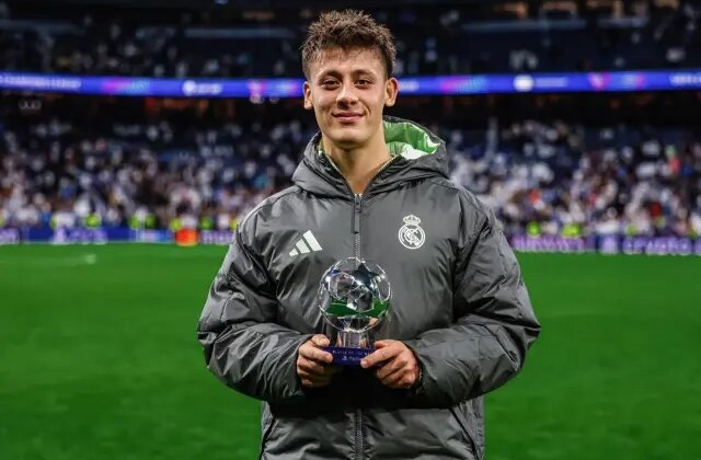 Fenerbahçe’nin Süper Kupa’yı aldığını gören Arda hemen telefona sarıldı