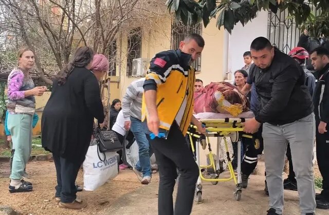 Ayaklarının altındaki foseptik kapağı kırıldı, ölümden döndü