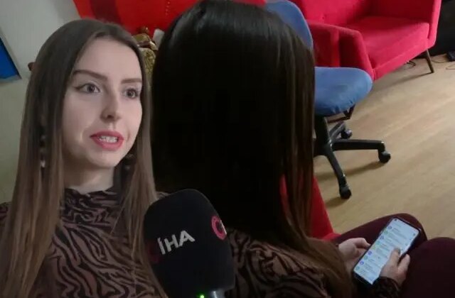 Foyası ortaya çıkınca genç kıza iş teklifinde bulundu