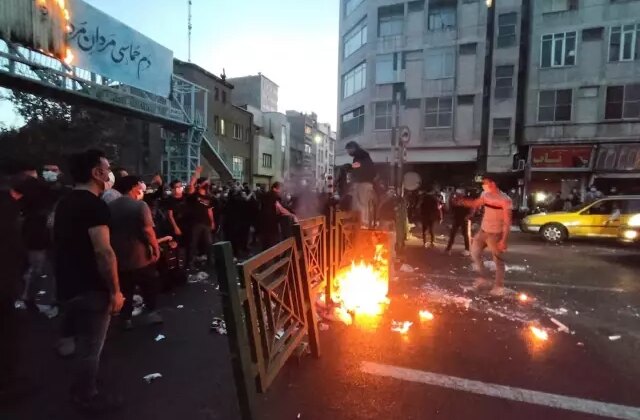 Fransa, Tahran’daki diplomatik personelini azaltıyor: Güvenlik kaygıları öne çıktı