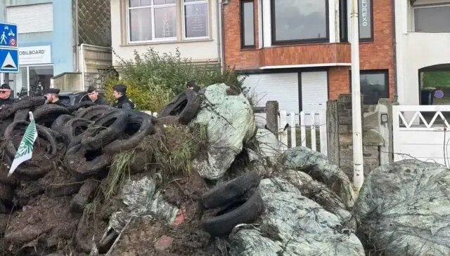 Fransız çiftçilerden sert protesto: Bu kez Macron’un evinin önü hedefte