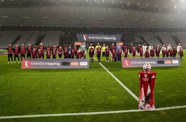 Galatasaray maç biter bitmez yeni transferini duyurdu