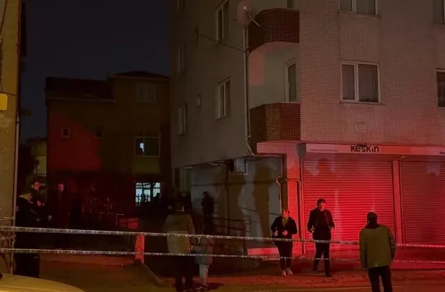 Gebze’de 5 katlı bina, girişinde oluşan çukur nedeniyle tahliye edildi