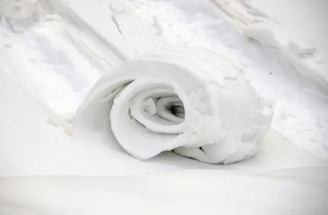 Görüntü Türkiye’den! Doğada ender oluşan kar ruloları oluştu