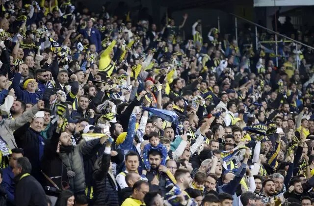 Görüşmeler başladı! Fenerbahçe’den yılın ilk transfer bombası