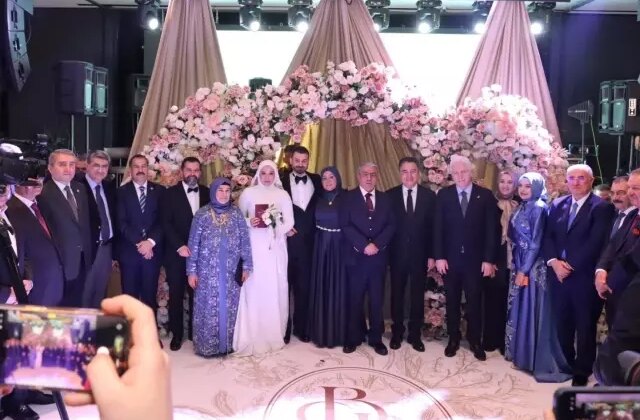 Haberler.com’un mutlu günü! Bilal Teymur ve Betül Kavak dünyaevine girdi