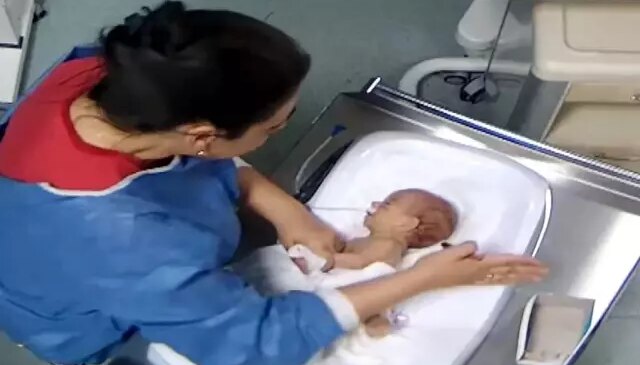 Hakim, bebeğe şiddet uygulayan hemşirenin talebini düşünmeden reddetti