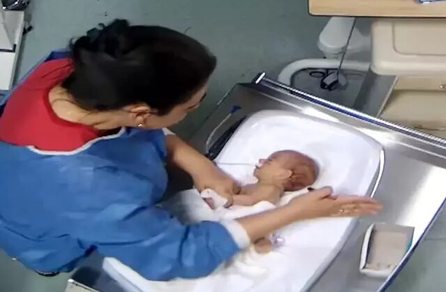 Hakim, bebeğe şiddet uygulayan hemşirenin talebini düşünmeden reddetti