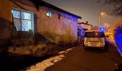 Hastanede 2 günlük bebeklerinin acı haberini aldılar