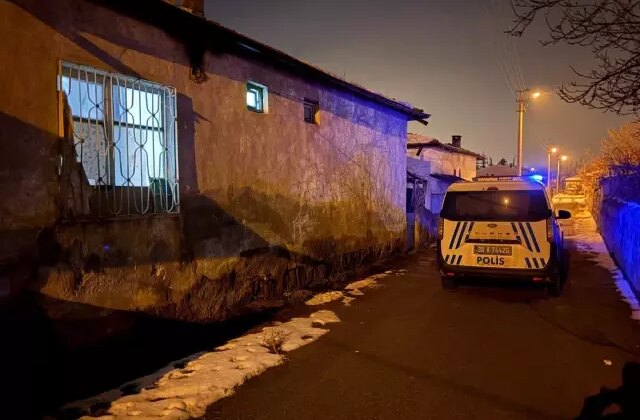 Hastanede 2 günlük bebeklerinin acı haberini aldılar